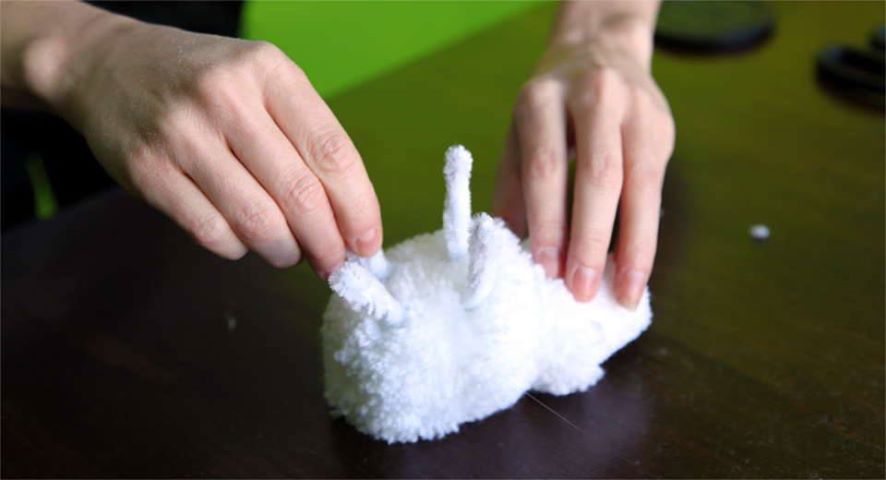 Pompon Schaf Als Osterdeko So Bastelst Du Ein Osterlamm Anleitung Pompon-Schaf basteln mit Wolle und Pfeifenputzern