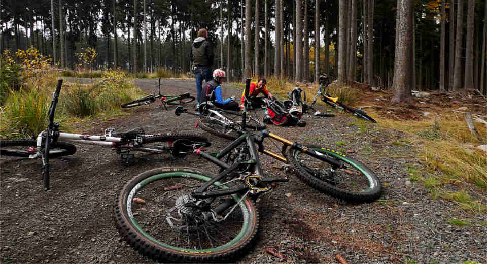 20 Freizeitaktivit Ten Im Herbst Die Du Auf Keinen Fall Vers Umen Darfst Sportliche Freizeitaktivitäten im Herbst wie Joggen, Mountainbike Touren oder Bergtouren machen zusammen ungemein Spaß und Action