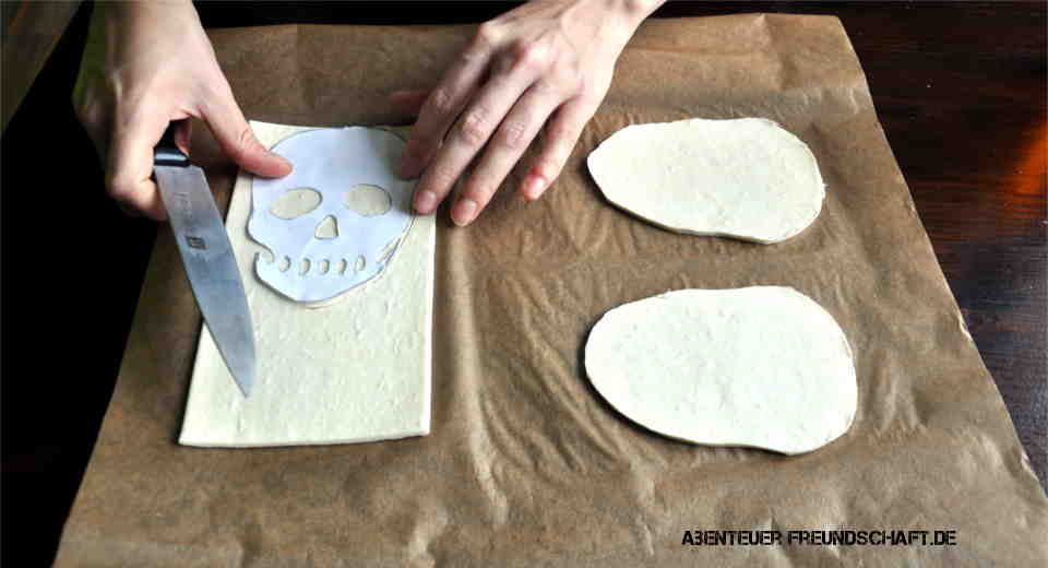 3 Halloween Rezepte Zum Geisterfest Augenschmaus Mit Graus Anleitung Halloween-Rezepte - Nachtisch mit knusprigen Totenköpfen und gefüllten Äpfeln