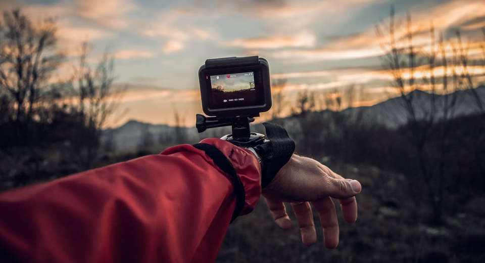 How To Shoot A Video With Your Phone Or Camera The Basics If you ask yorself how to shoot a video, you should be careful not to produce any shaky camera images if possible.