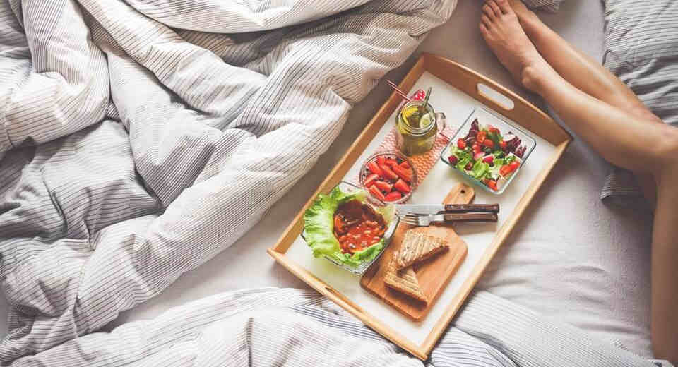 10 Romantic Ideas For Couples At Home That You Should Try Part 2 Romantic ideas for couples - 5 culinary tips on how love goes through the stomach.