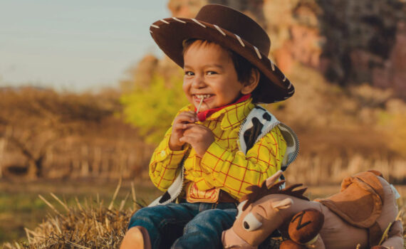 [Uber En="Cowboy*party*games*are*ideal*for*a*Wild*West-themed*children's*birthday*party" De="Cowboy-Spiele*sind*ideal*für*einen*Kindergeburtstag*zum*Motto*Wilder*Westen"]
