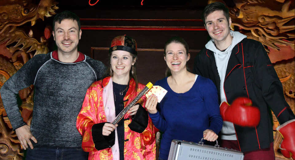 Knack Den Jackpot Bei Illuminati Escape In Berlin Abenteuer In Macau Erlebnistest Illuminati Escape - Im Escape Room Jackpot verschlug es uns in ein Casino in Macau.