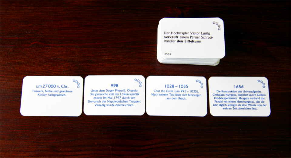 Anno Domini Spiel Das Kartenspiel Mit Ereignissen Rezension Beim Anno Domini Spiel verrät die Rückseite, ob die Ereigniskette stimmt