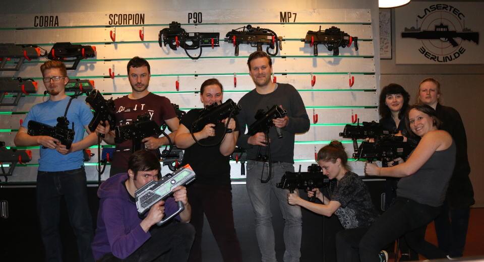 Lasertec Berlin Lohnt Sich Hier Das Taggern Erlebnistest Zu neunt testeten wir bei Lasertec Berlin eine Lasertag-Arena