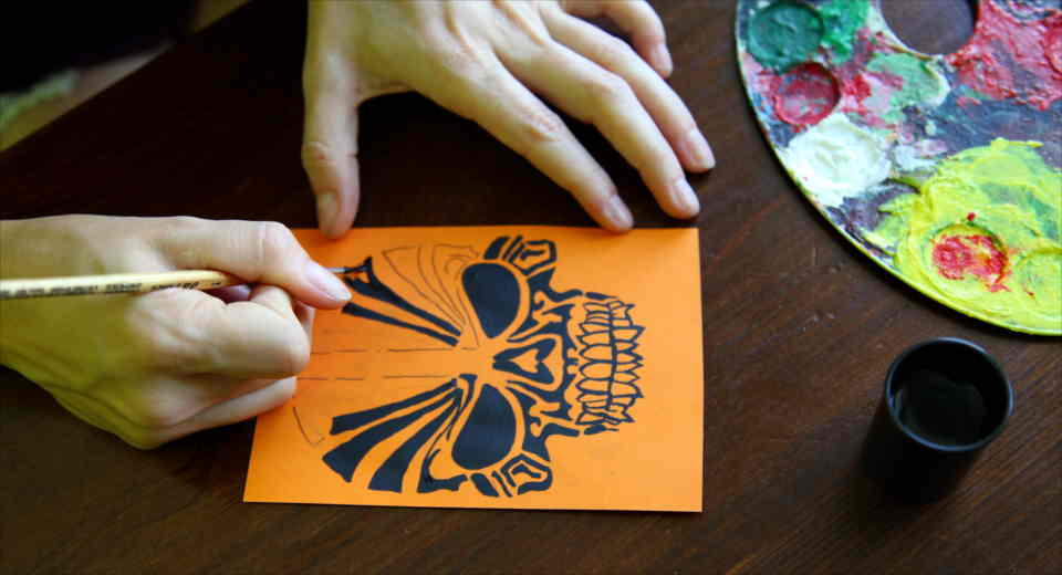Halloween Party Invitation Card Skull Do It Yourself Tutorial A tutorial on how to make a Halloween invitation card with a skull