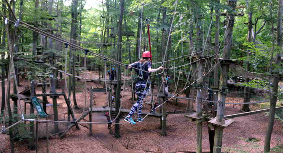 Abenteuerpark Potsdam Das Erwartet Dich Im Kletterwald Erlebnistest Im Abenteuerpark Potsdam heißt es balancieren