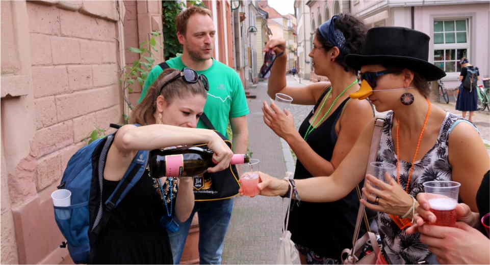 Bachelor Party At Heidelberg The Enmaze Fun Tour For Women At the start of the ENMAZE JGA Fun Tour at the Bachelor party at Heidelberg, there was a welcome champagne