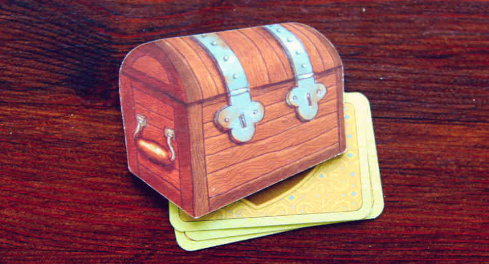 Cardcassonne 5 Schatztruhe mit Karten bei Cardcassonne