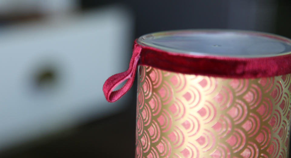 Diy Round Gift Box How To Make It From A Pringles Can Tutorial You can make a round gift box out of a Pringels can with a loop on the lid to make it easy to open.