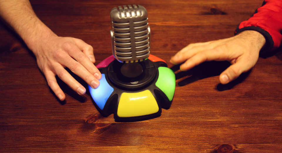 Sound Jack Das Gro E Popkultur Audio Quiz Rezension Sound Jack - Jemand drückt den Buzzer