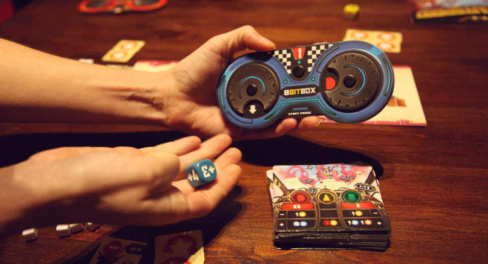 8Bit-Box - Würfeln beim Spiel Outspeed