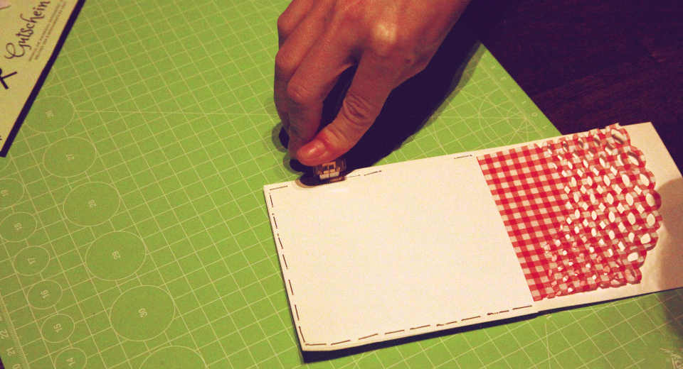 How To Make A Simply Great Diy Dinner Voucher Tutorial A DIY dinner voucher can be beautifully presented as a cutlery bag.
