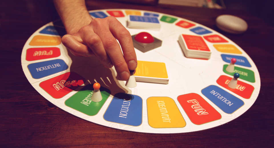 Quizspiel Know Das Quiz Mit Dem Google Assistant Rezension Das Quizspiel kNOW kann man mit bis zu sechs Spielern oder in Teams spielen.