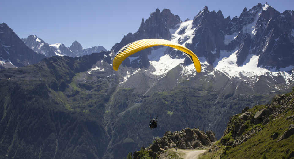 10 Summer Activities For Friends That 039 Ll Give You The Summer Of Your Life Paragliding is one of the best sumemr activities for friends