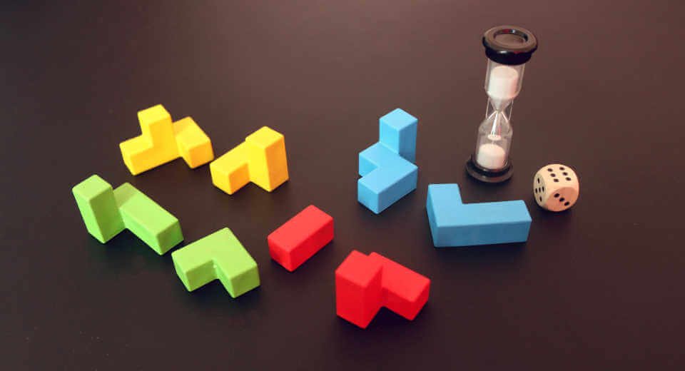 Ubongo 3d The Fast Paced Puzzle Game In 3d Review Laying pieces set for one player at Ubongo 3D Family
