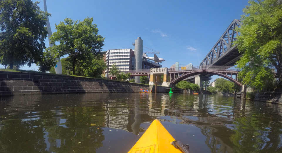 Kanutour Durch Berlin Die West Route Von Kajak Berlin Tours Erlebnistest Kajaktour in Berlin - Blicks aufs Technikmuseum