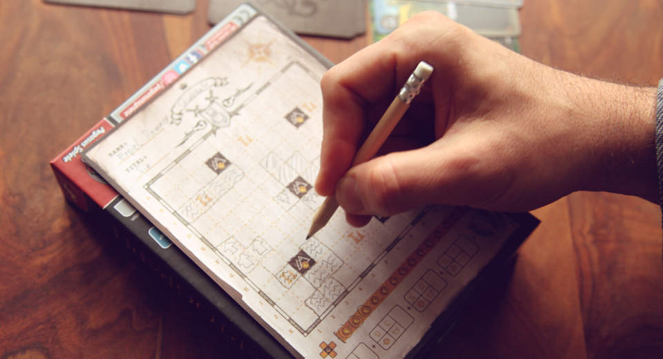 Der Kartograph Zeichne Das Ruhmreichste K Nigreich Rezension Beim Flip and Write Spiel Der Kartograph zeichnet jeder Mitspieler taktisch Formen wie bei tetris auf eine leere Landkarte.