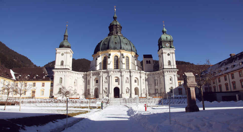 20 Ausflugsziele In Oberbayern Die Man Im Leben Gesehen Haben Muss Kloster Ettal ist ein imposantes barockes Kloster und eines der Ausflugsziele in Oberbayern für Kulturinteressierte