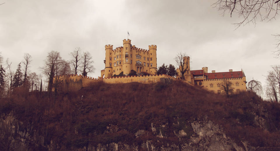 7 Ausflugsziele Im Allg U Die Dich Zu Jeder Jahreszeit Verzaubern Schloss Hohenschwangau ist der Jugendsitz von König Ludwig II.