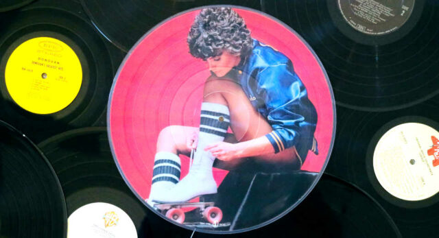 70er Party 7 Hei E Tipps F R Discofieber Auf Deiner 70er Jahre Mottoparty "Die Musikauswahl bei einer 70er Party kann ein bunter Mix aus Disco, Rock und Pop sein, das Beste aus allen Genres!"