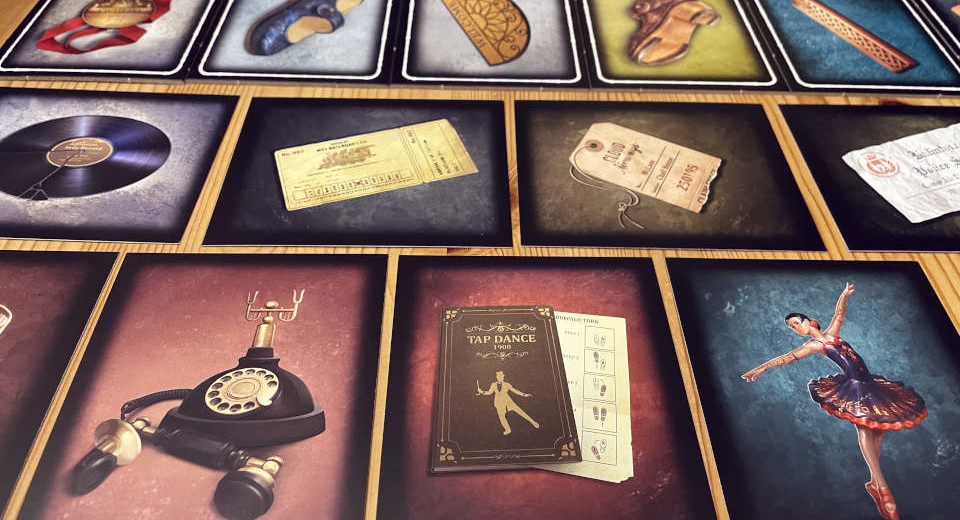 Echoes Die T Nzerin Lohnt Sich Das Audio Mystery Spiel Rezension "In der Spieleschachtel von echoes Die Tänzerin befinden sich Karten, die es gilt in die richtige Reihenfolge zu bringen"