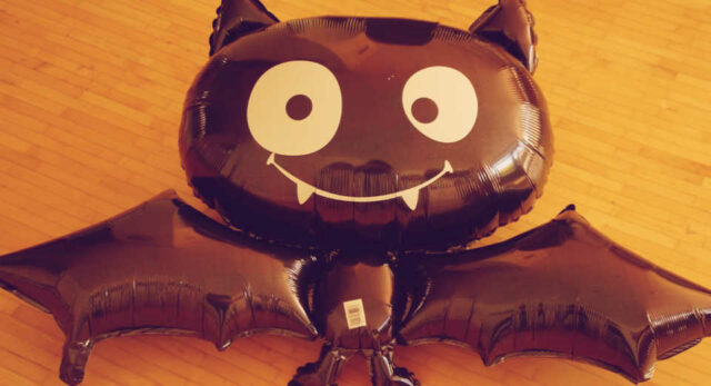 Vampirparty F R Kinder 7 Tipps F R Eine Unheimlich Sch Ne Feier "Passende Vampirdeko sorgt auf einer Vampirparty für Kinder für die richtige Atmosphäre."