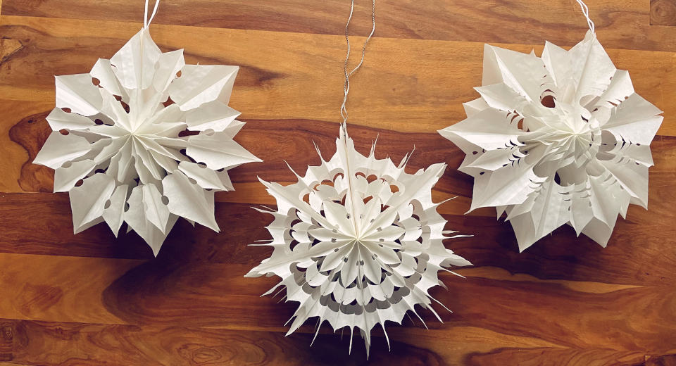 How To Make Paper Bag Stars And The 6 Most Beautiful Patterns Tutorial "YWith scissors, glue and lunch bags you can make paper bag stars"