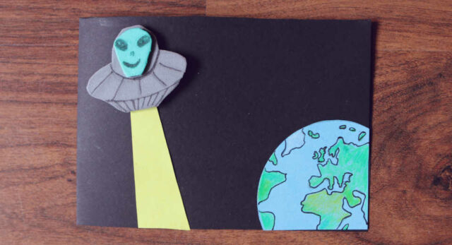 Ufo Karte Basteln Diy Anleitung F R Au Erirdische Gl Ckwunschpost Aus Dem Weltall "UFO-Karte basteln: Jetzt fehlen nur noch die Sterne."