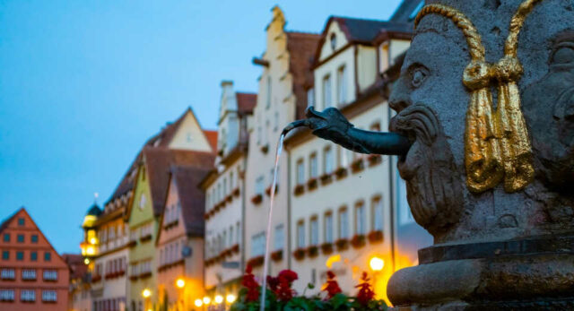 25 Rothenburg Ob Der Tauber Sehensw Rdigkeiten Die Du Gesehen Haben Musst "In Rothenburg ob der Tauber gibt es viele schöne alte Brunnen."