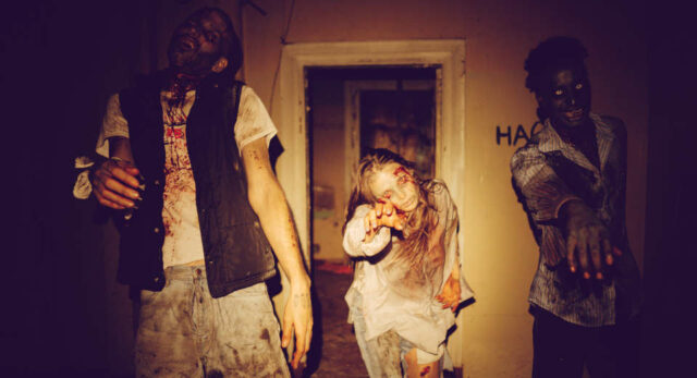 Zombie Party Zu Halloween Die Mottoparty Der Lebenden Toten "Auch Zombies wollen tanzen, daher ist gute Musik eine der wichtigsten Zutaten für eine gelungene Zombie-Party!"
