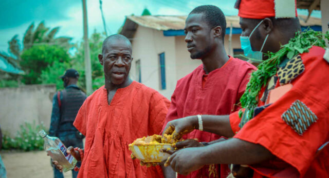 Silvesterbr Uche Weltweit Eine Reise Durch Neujahrsfeiern Rund Um Den Globus "Silvesterbräuche weltweit dienen häufig dazu, Glück fürs neue Jahr zu beschwören, in Ghana wird das traditionelle neue Jahr im Herbst gefeiert mit dem Fest Homowo."