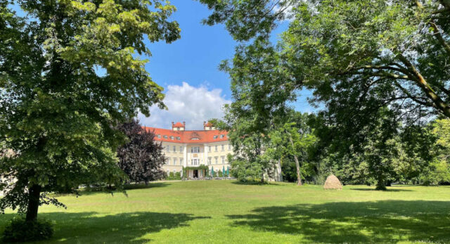 Top 10 Spreewald Excursion Destinations Where It Is Most Beautiful "Lübbenau Castle with its castle park is one of the Spreewald excursion destinations that should not be missed."