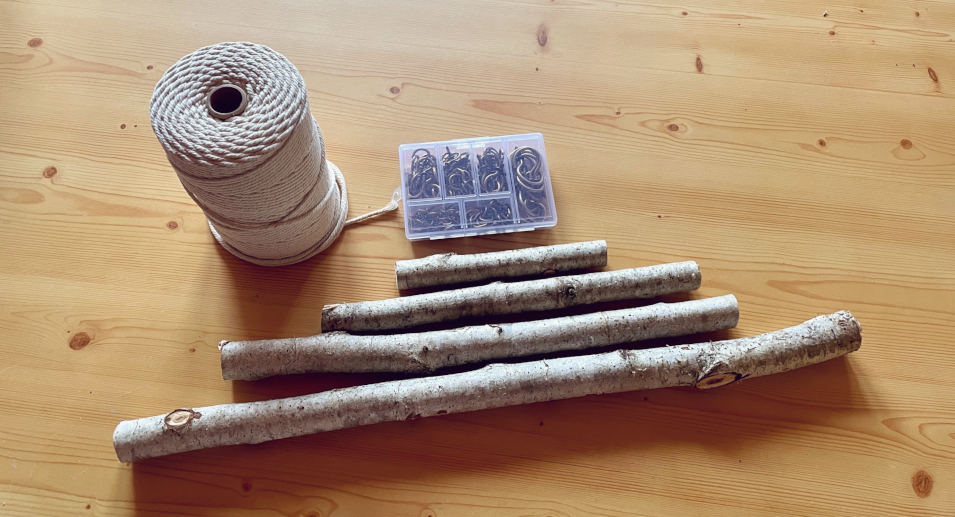 R Tsel Adventskalender Selber Machen 24 X Kreativer Knobelspa Anleitung "Der Rätsel Adventskalender wird an einer Deko Holzleiter aufgehängt"
