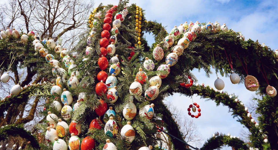 Bayern-an-ostern-osterbrunnen "Die 13 festlich geschmückten Osterbrunnen sind ein tolles Ausflugsziel in Bad Wörishofen"