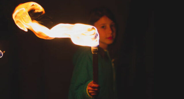 Lagerfeuer Spiele F R Kinder Abenteuer Und Spa Unter Den Sternen "Eines der aufrgendesten Lagerfeuer-Spiele für Kinder ist eine Schnitzeljagd."