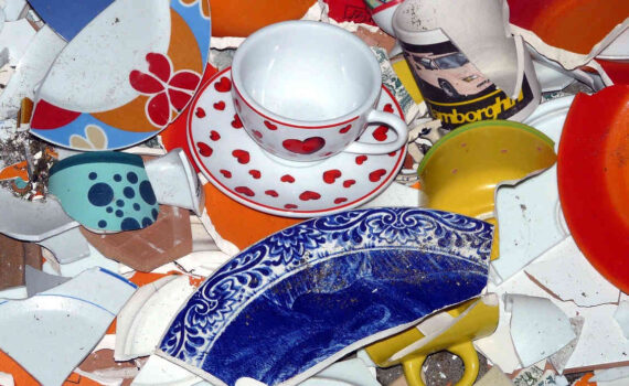 [Uber En="Pre-wedding*party*games*spice*up*the*traditional*stag*party." De="Polterabend-Spiele*peppen*den*traditionellen*Polterabend*auf."]