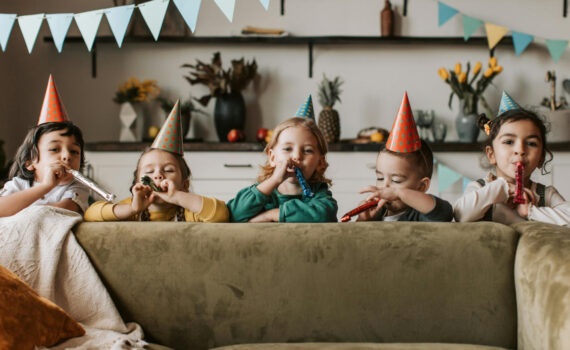 [Uber En="20*party*games*for*4-year-olds*that*are*age-appropriate,*creative*and*full*of*movement" De="20*Kindergeburtstag-Spiele*für*4-Jährige,*die*altersgerecht,*kreativ*und*bewegungsreich*sind"]