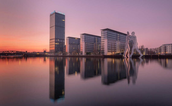 [Uber En="Whether*romantic,*active,*creative,*or*simply*cozy—couples'*activities*in*Berlin*are*as*diverse*as*the*city*itself." De="Ob*romantisch,*aktiv,*kreativ*oder*einfach*nur*gemütlich*–*Pärchenaktivitäten*in*Berlin*sind*so*vielfältig*wie*die*Stadt*selbst."]